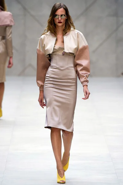 Look 18